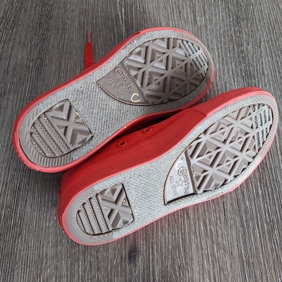 Converse Red Canvas Sneakers with Classic Design - Picture 7 of 8